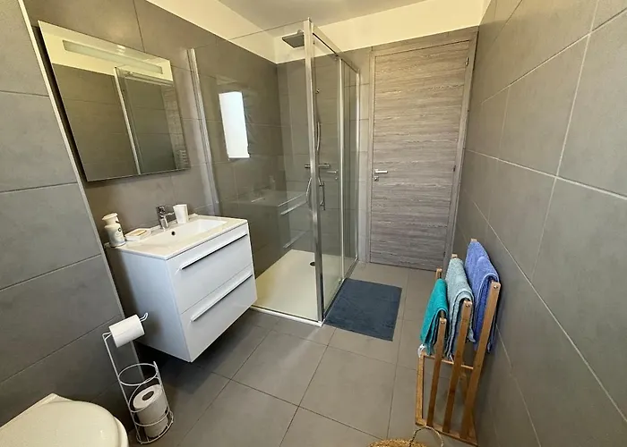 Securise 100m Du Port De Vecchio Porto-Vecchio